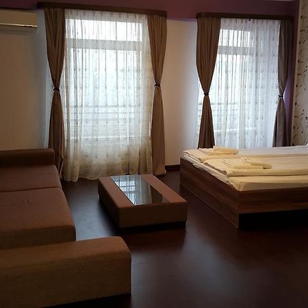 Sunlight Studio Apartment 오라데아 외부 사진